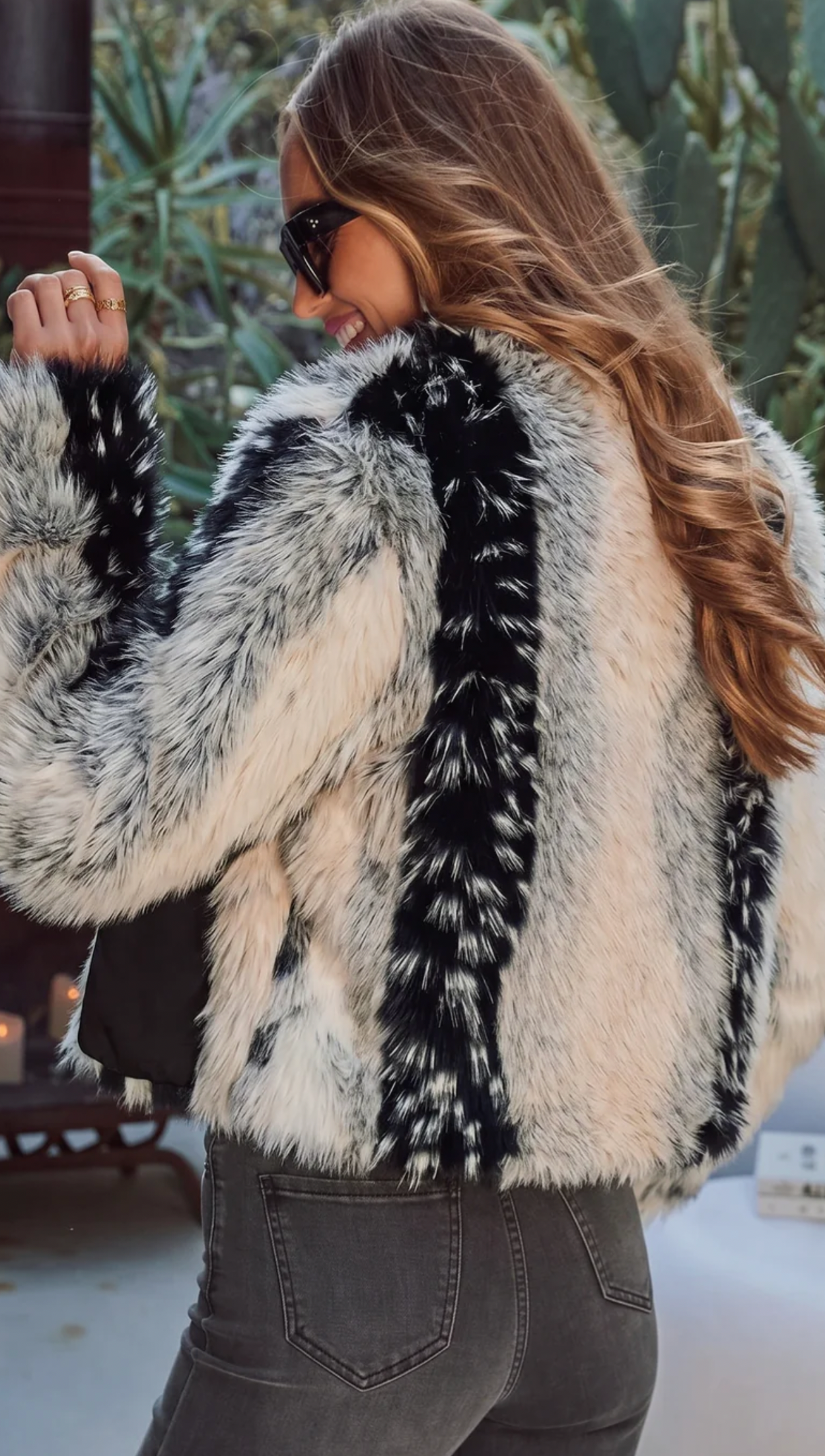 SMAIBULUN- Faux Fur cropped jacket