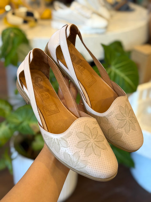Sala Crest Cameo Ballet Flats