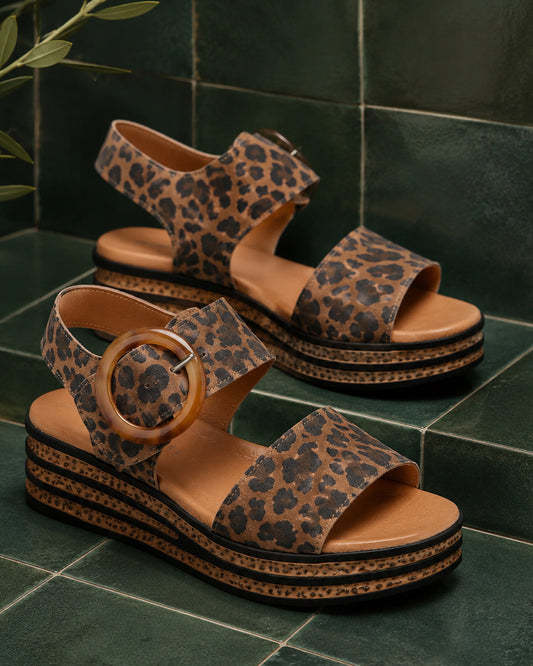 Django & Juliette Cubbie Camel Leopard- Suede