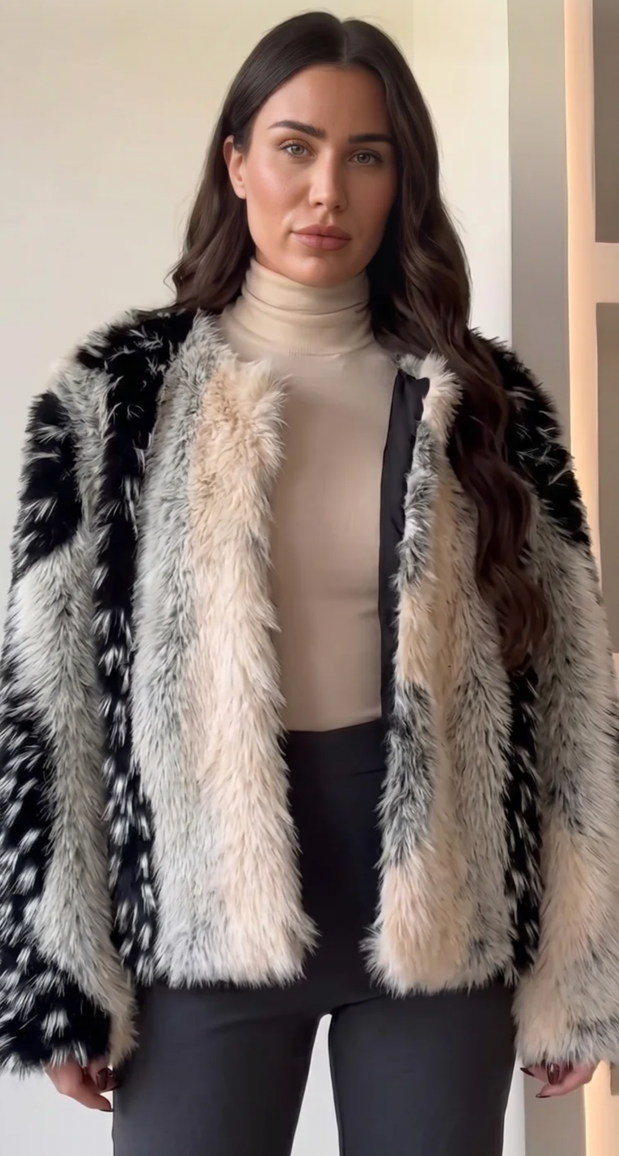 SMAIBULUN- Faux Fur cropped jacket