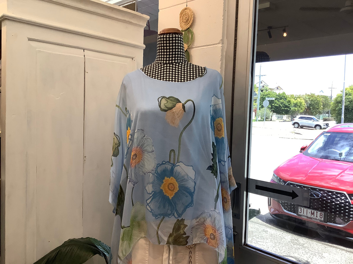 The Italian Closet flowers top