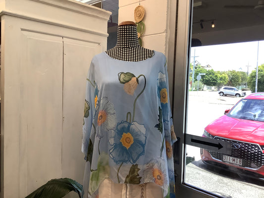 The Italian Closet flowers top