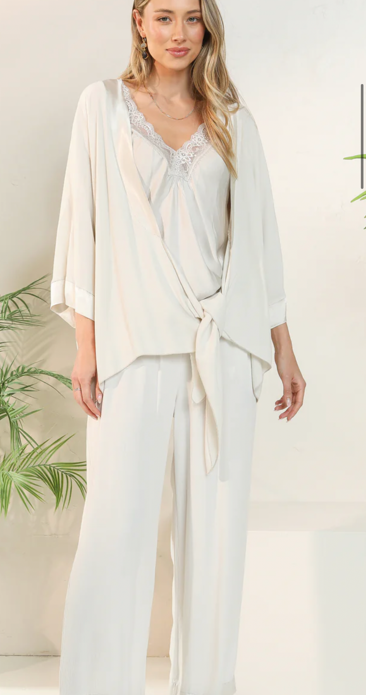 Elizabeth Scott Satin Trim Kimono