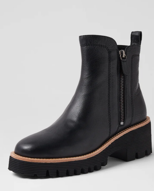 Django and Juliette Waizey Boots