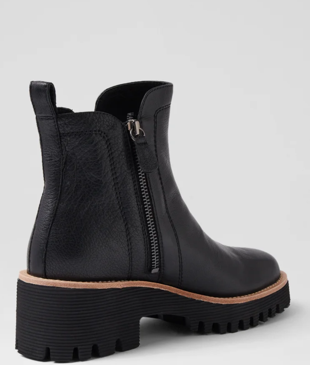 Django and Juliette Waizey Boots